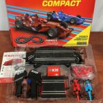 SCALEXTRIC  Circuito Compact - Pista de Carreras Completa - 2 Coches y 2 mandos